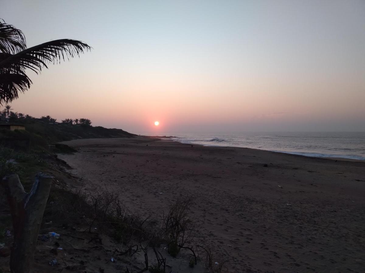 Happy Beach Guest House Hambantota Esterno foto