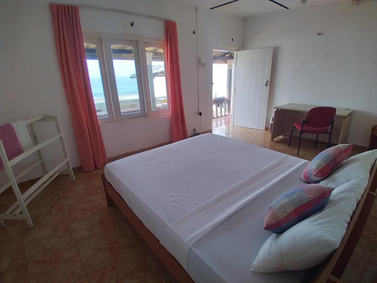 Happy Beach Guest House Hambantota Esterno foto