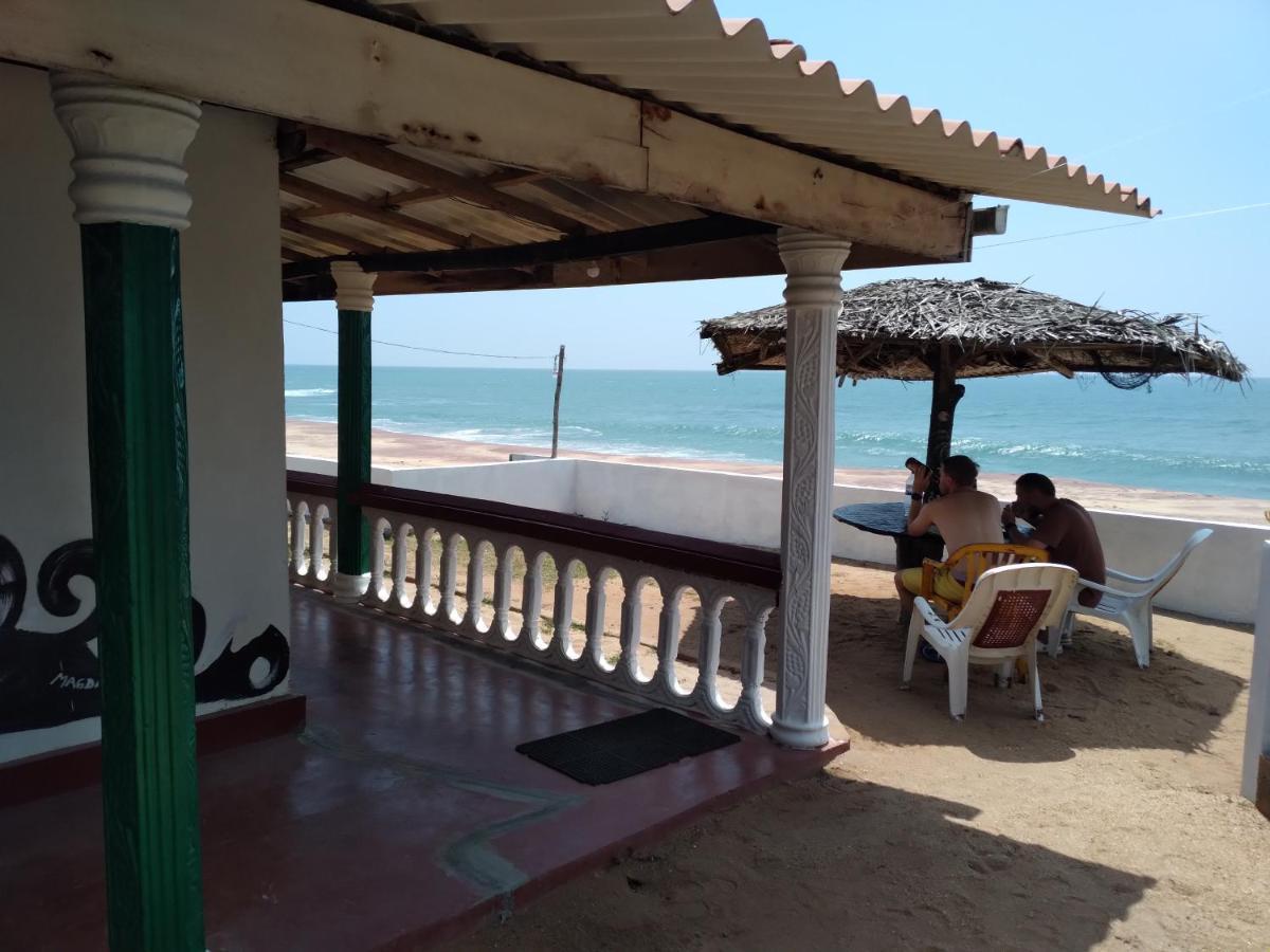 Happy Beach Guest House Hambantota Esterno foto