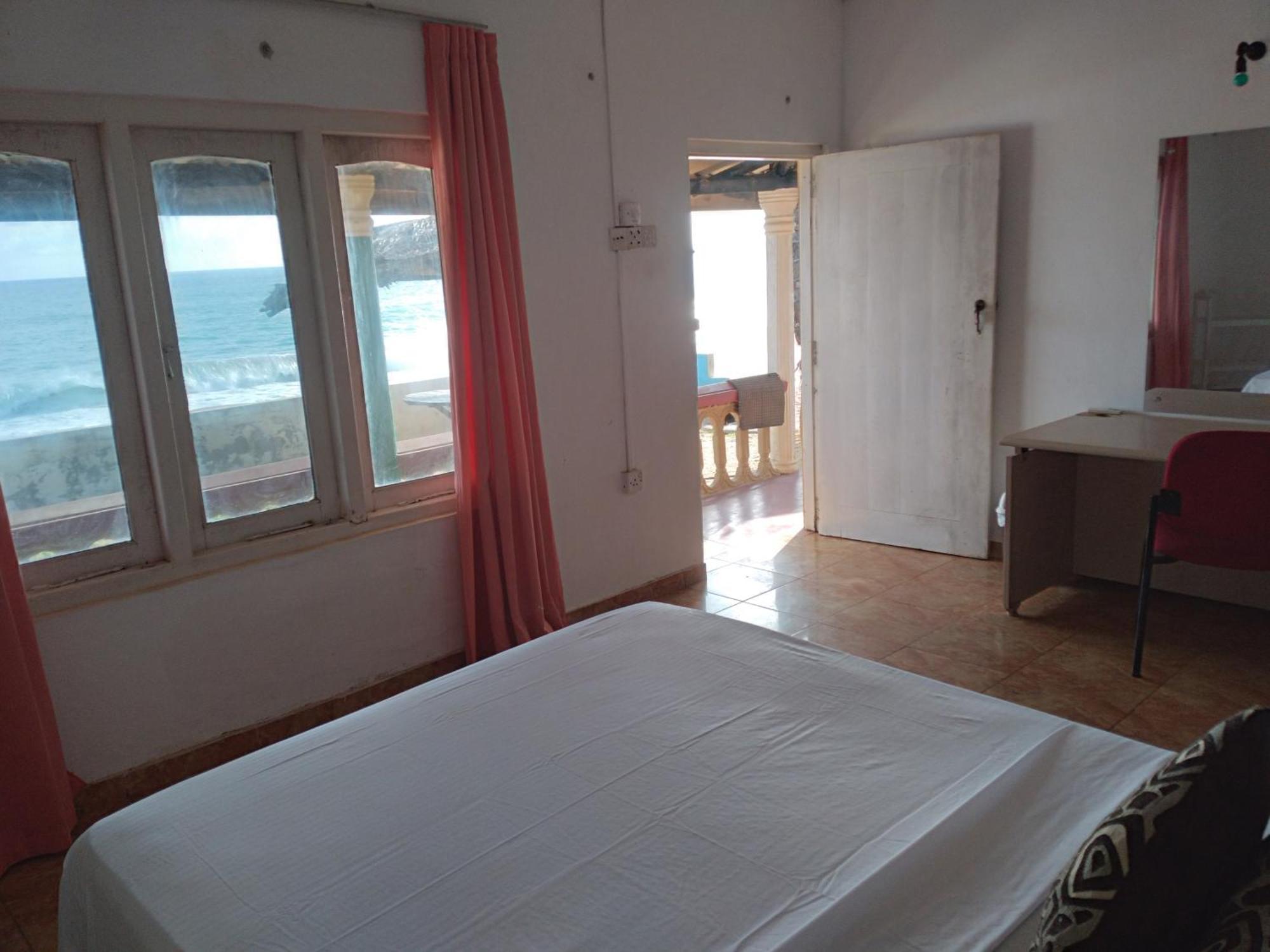 Happy Beach Guest House Hambantota Esterno foto